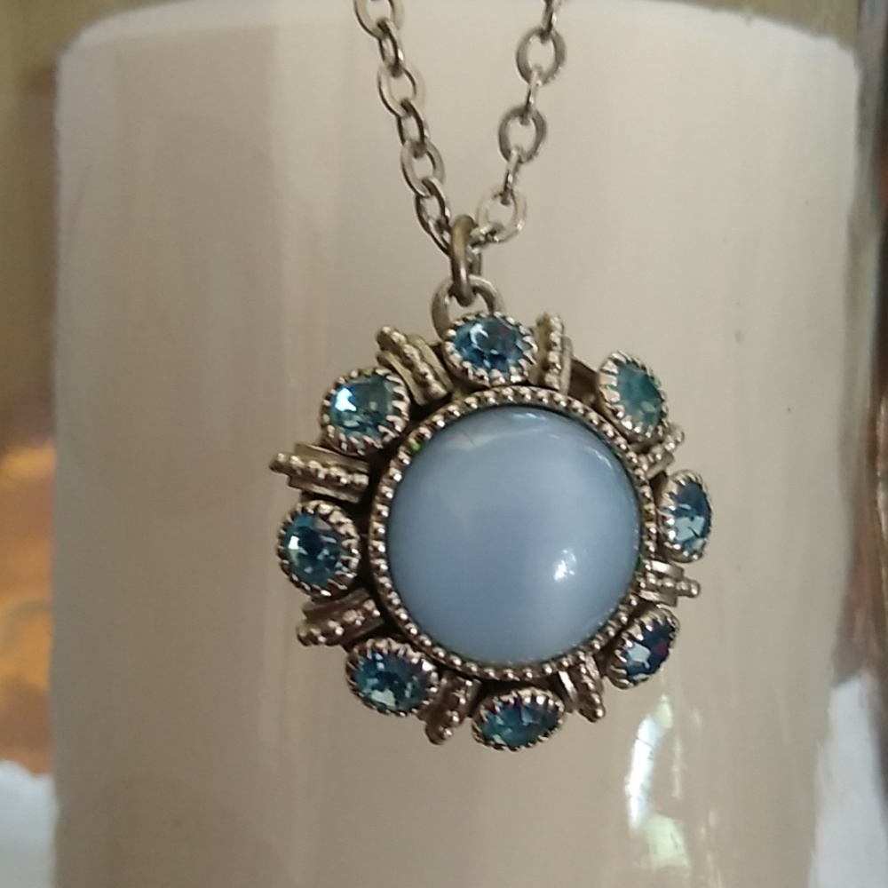 โฅ๏ธSOLD! Faux Light Blue Gemstone Pendent - Picture 1 of 4